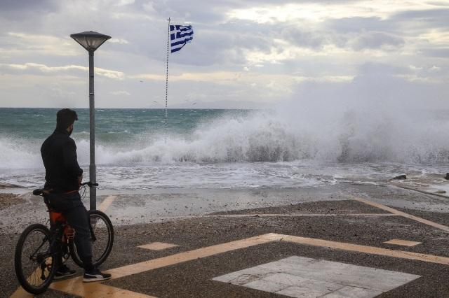 Πτώση της θερμοκρασίας με ισχυρούς ανέμους